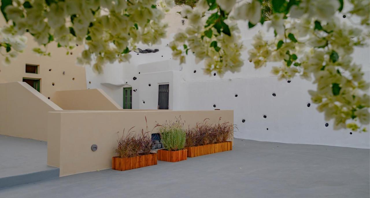 Elements Cave Suites Megalochori  Exterior photo