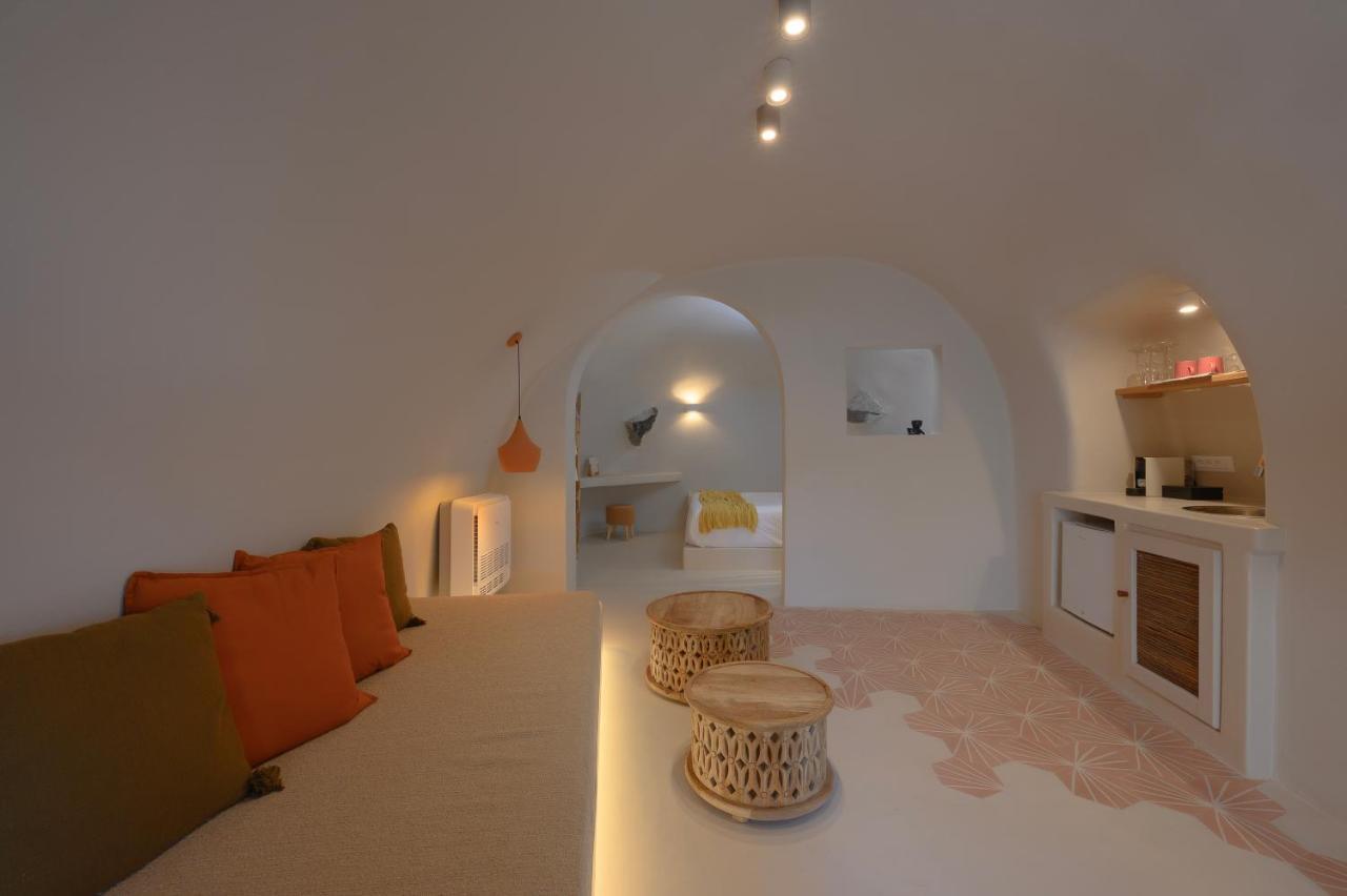 Elements Cave Suites Megalochori  Exterior photo