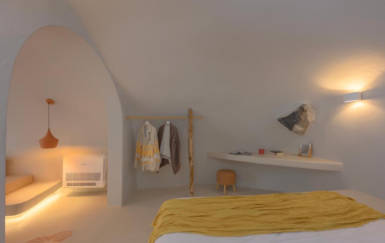 Elements Cave Suites Megalochori  Exterior photo