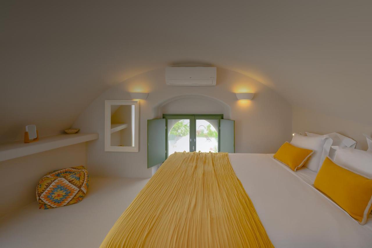 Elements Cave Suites Megalochori  Exterior photo