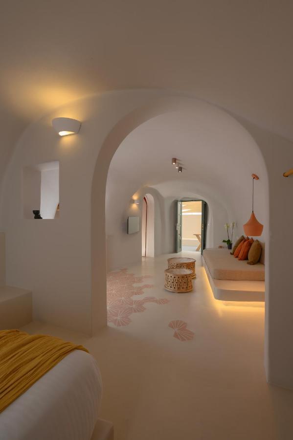 Elements Cave Suites Megalochori  Exterior photo