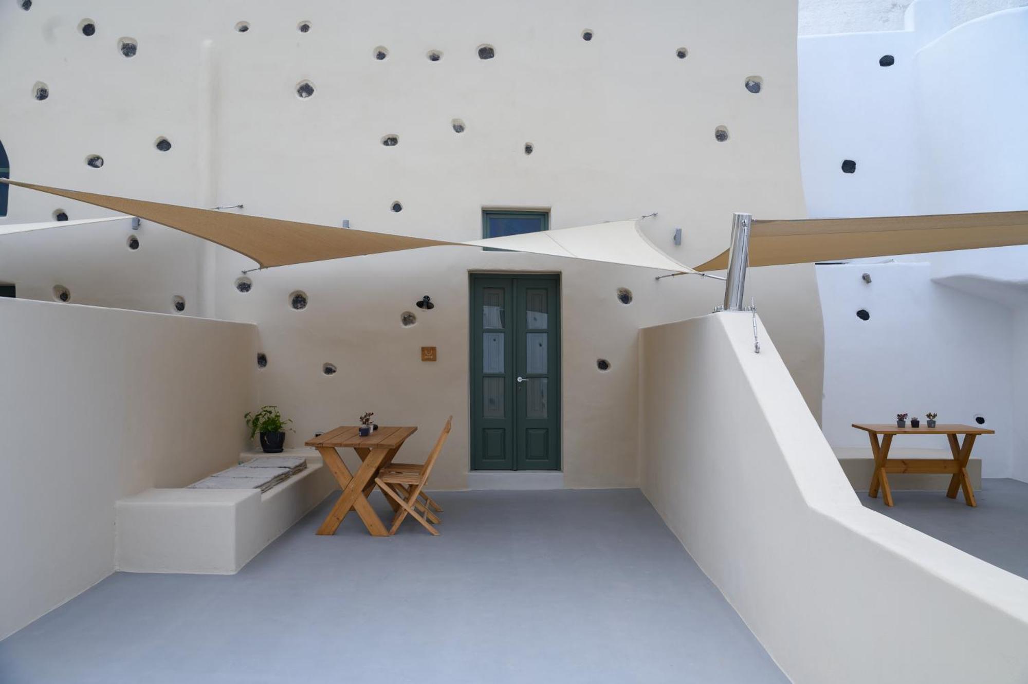 Elements Cave Suites Megalochori  Exterior photo