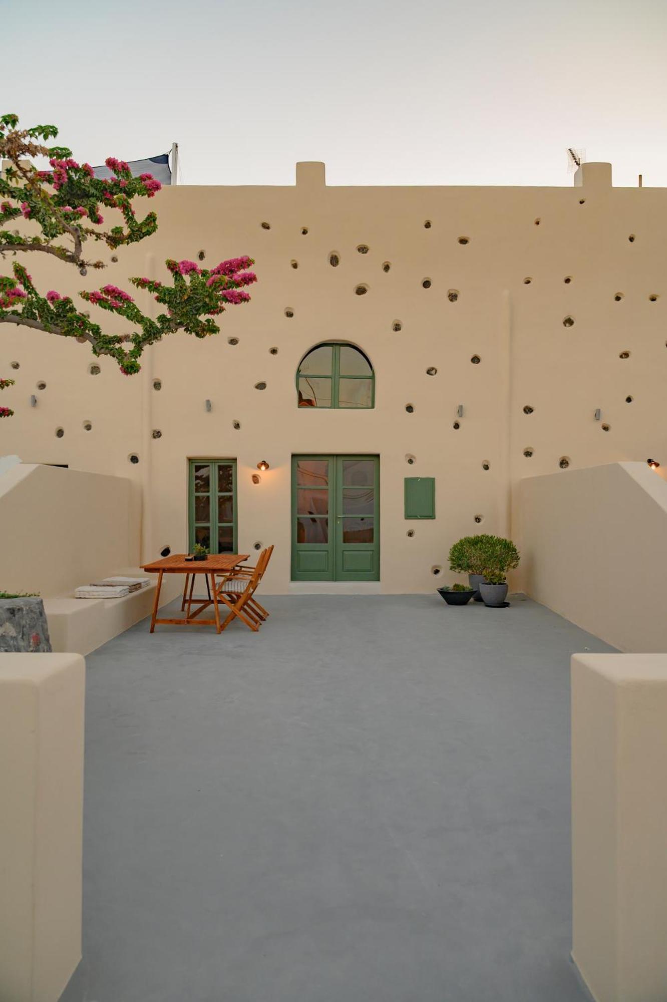 Elements Cave Suites Megalochori  Exterior photo