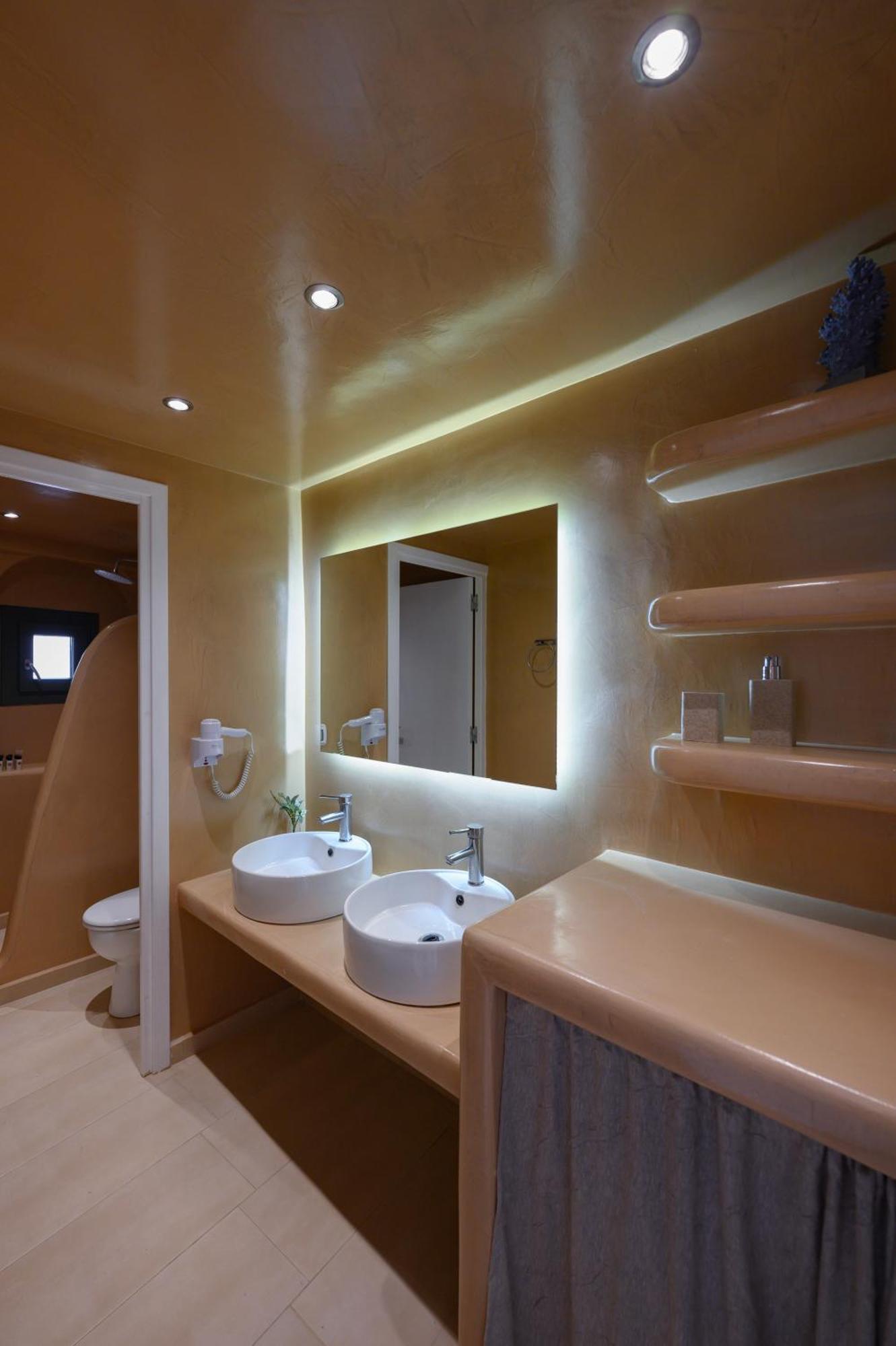 Elements Cave Suites Megalochori  Room photo