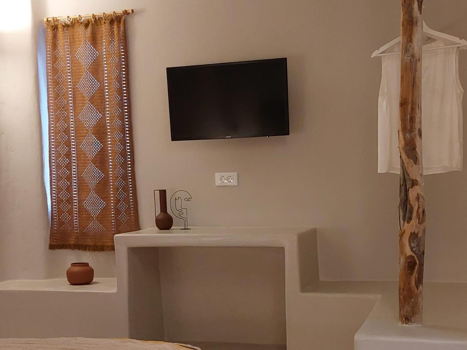 Elements Cave Suites Megalochori  Room photo