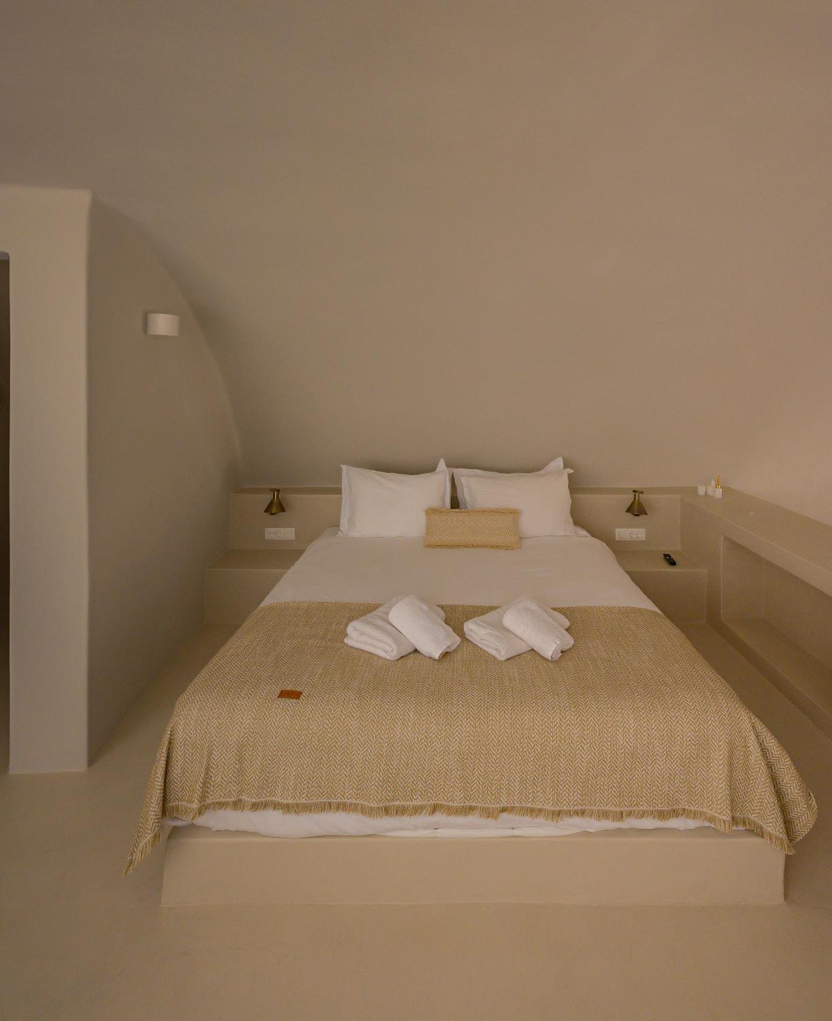 Elements Cave Suites Megalochori  Room photo